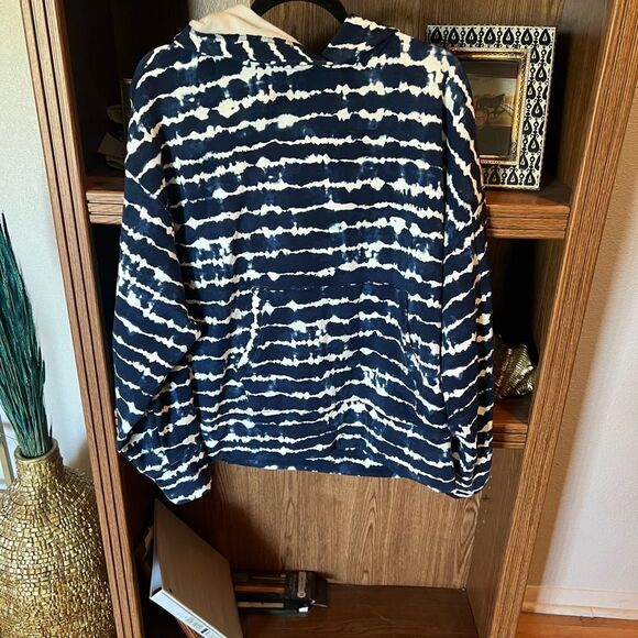 ATHLETA BALANCE PRINTED HOODIE - Picture 3 of 6